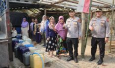 Dua Bulan kesulitan air bersih, Polres Semarang Salurkan 60 Ribu Liter Air Bersih untuk Warga Kemitir.