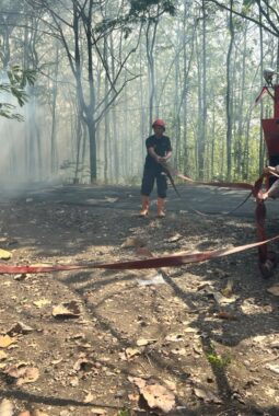 Dua Lahan Terbakar Bersamaan di Sumberlawang, Polisi dan Damkar Bergerak Cepat Cegah Api Merembet ke Permukiman