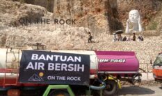 On The Rock Salurkan 100 Tangki Air Bersih, Bantu Warga Banjarejo Hadapi Kemarau