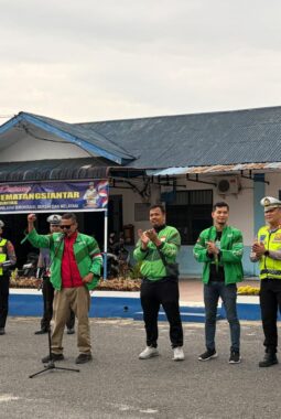 Gebrakan Baru Sehari Jabat Kasat Lantas Polresta Siantar AKP Simon E. Simatupang Gandeng Driver Grab Perkuat Budaya Tertib Berlalulintas