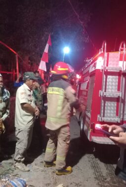 Kobar Api Cepat Merambat di Mekarbakti Beberapa Jiwa Terancam hingga Damkar Tiba dalam 8 Menit