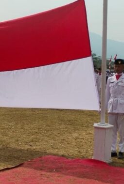 PANITIA PHBN DAN PASUKAN PASKIBRA WUJUDKAN UPACARA HUT KE-81 RI DI BUNGBULANG BERJALAN MEMUKAU