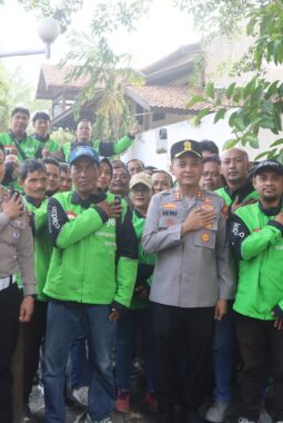 Sambangi Ojek Online, Kapolres Semarang ajak dialog Kamtibmas.