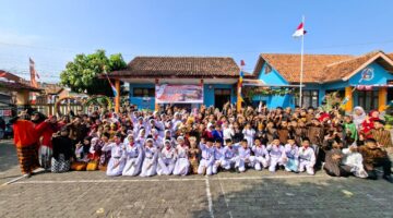 Semarak HUT ke-81 RI di SDN Banyumanik 01, dari Lomba Siswa hingga Pawai Merah Putih Bersama Orang Tua