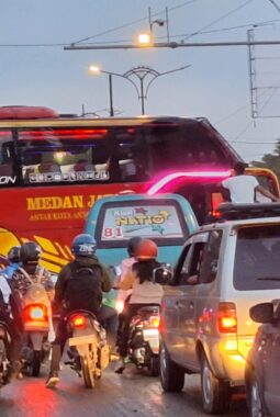Pool Bus Langgar Perwal Sebabkan Kemacetan di SM Raja