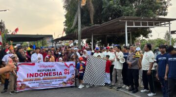 Ratusan Warga RW 21 Sendangmulyo Antusias Ikuti Jalan Sehat HUT Kemerdekaan RI