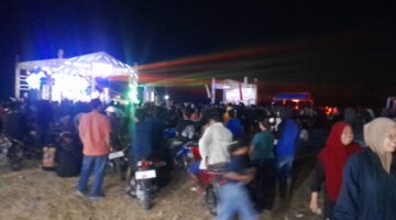 Ribuan Warga Padati Lapangan Desa Kangkung, Orkes Dangdut Planet Pekalongan Meriahkan HUT RI Ke-81