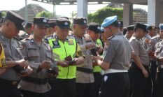 Cegah Pelanggaran personel, Bid Propam lakukan pemeriksaan personel Polres Semarang.