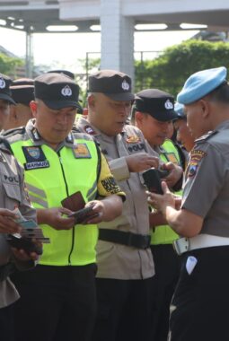 Cegah Pelanggaran personel, Bid Propam lakukan pemeriksaan personel Polres Semarang.