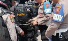 Pastikan Tidak Membawa Senpi dan Barang Berbahaya, Saat Apel, Bid Propam Polda Jateng Cek Semua Personel Yang Layani Penyampaian Pendapat Di Tugu Muda