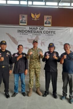 LETKOL INF .ARYUDHA SAKTI KOMANDAN KODIM 0703/CILACAP ,SILATURAHMI DENGAN AWAK MEDIA, SINERGI TNI DAN PERS UNTUK MENGENAL & SALING MENGHORMATI ….. !