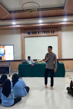 Polres Jepara Edukasi Ratusan Siswa SMKN 1 Pakis Aji Manfaatkan AI Secara Bijak dan Siap Kerja