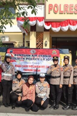 Hari Jadi ke-78, Polwan Polres Sragen Salurkan Air Bersih untuk Warga Alami Kekeringan di Desa Poleng Gesi