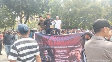 ALIANSI PEMUDA DAN MASYARAKAT RIAU GELAR AKSI DAMAI DI KEJATI RIAU: DESAK EVALUASI HUKUM PENGELOLAAN PARKIR KOTA PEKANBARU UNTUK CEGAH PENYALAHGUNAAN WEWENANG