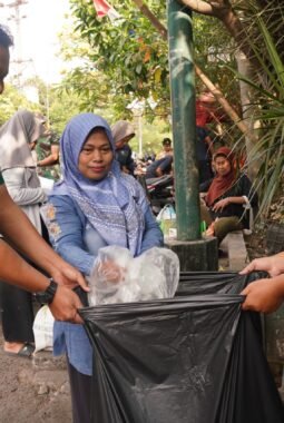 Karya Bakti Korem 072/Pamungkas, Wujud Kepedulian TNI Jaga Kebersihan Pasar Beringharjo