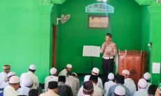 SI RATIB Satlantas Polres Sragen Sasar Ponpes, Edukasi Tertib Lalu Lintas hingga Salurkan 50 Sak Semen