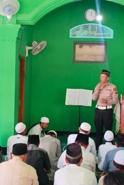 SI RATIB Satlantas Polres Sragen Sasar Ponpes, Edukasi Tertib Lalu Lintas hingga Salurkan 50 Sak Semen