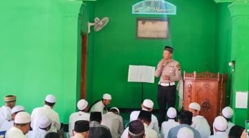 SI RATIB Satlantas Polres Sragen Sasar Ponpes, Edukasi Tertib Lalu Lintas hingga Salurkan 50 Sak Semen