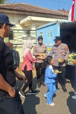 Desa Dongos Bersatu Lawan Narkoba: Kemeriahan Jalan Sehat HUT RI Ke-81 Diwarnai Edukasi Hukum P4GN