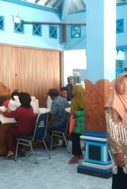 43.890 Kilogram Beras Disalurkan untuk 1.463 KPM di Kemadang, Bantu Ringankan Beban Dapur Warga