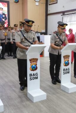 Kapolres Jombang Pimpin Upacara Sertijab Dua Kapolsek dan Kasihumas