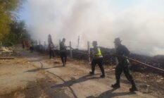 Kebakaran Lahan Penghijauan di Tol KM 442 Bawen, Regu Siaga Bhayangkara Polres Semarang dikerahkan.