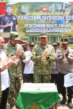 Pangdam IV/Diponegoro Tinjau Jembatan Gantung Merah Putih dan Resmikan Sumur Bor di Pati