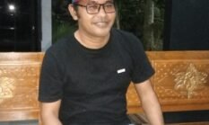 Anwar, Rudin Tokoh Muda Peduli Lingkungan Siap Maju Calon Kepala Desa Gentasari Kecamatan Kroya Kabupaten Cilacap. 