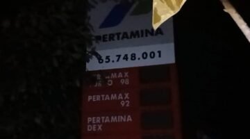 TUTUP UNTUK RAKYAT BUKA JAM 02.30 WIB ISI 4 TANDON DAN PULUHAN JERIGEN.”SPBU 65.748.001 PULANG PISAU DIDUGA SEBUT “BACKUP HINGGA KAPOLDA”
