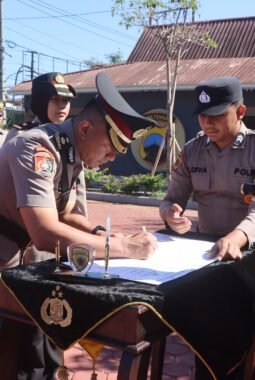 Serah Terima Jabatan Wakapolres, Pejabat Utama dan Kapolsek, Kapolres Semarang: Dinamika Organisasi untuk Pelayanan kepada masyarakat.