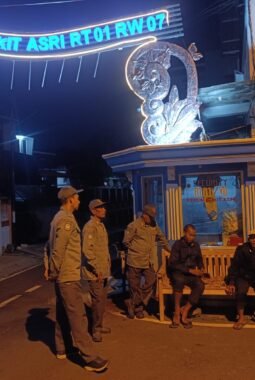 Aipda Suyoko Bersama Linmas Gencarkan Patroli dan Edukasi Pencegahan Kebakaran di Kelurahan Demaan
