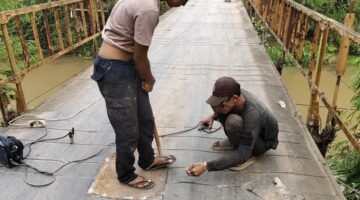 Jembatan Kayu Ara Rusak, Dinas PU Bergerak Lakukan Perbaikan, Warga Diimbau Batasi Kendaraan Berat