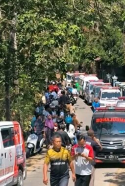 Gagal Nanjak, Kereta Kelinci Rombongan Ibu-ibu PKK Terguling di Krikilan Klaten, 11 Orang Dilarikan ke Rumah Sakit