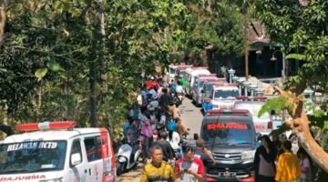 Gagal Nanjak, Kereta Kelinci Rombongan Ibu-ibu PKK Terguling di Krikilan Klaten, 11 Orang Dilarikan ke Rumah Sakit