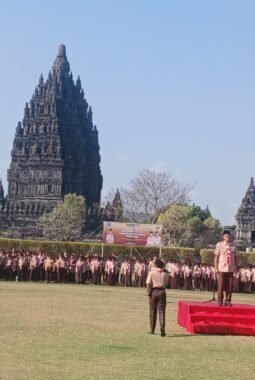 Memakai Seragam untuk Memperkuat Karakter ke-Indonesiaan
