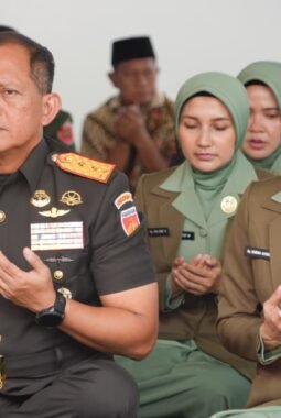Pangdam IV/Diponegoro Ziarah ke Makam Pangeran Diponegoro di Makassar