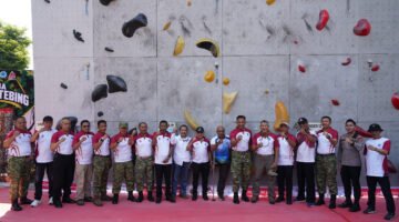 Danrem 072 Pamungkas Buka Kompetisi Panjat Tebing HUT TNI 81 Rebutkan Tropy Panglima TNI dI Mandala Krida Yogyakarta 