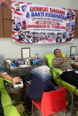 Sambut Hari Lalu Lintas ke-71, Polisi Lalu Lintas Karanganyar Donorkan Darah untuk Sesama