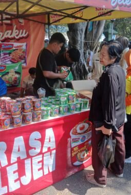Rame-rame ke Bazzar HUT TNI dan HUT Kodam IV Diponegoro di Gedung Pamungkas Yogyakarta