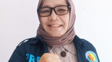 Aksi Unik Tokoh Perempuan Garut Selatan: Usai Dilantik Jadi Pengurus Pencak Silat, Malah Sapu Lapangan!