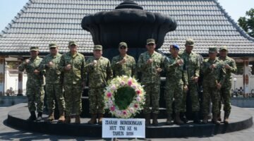 Pangdam IV/Diponegoro Dampingi Panglima TNI Ziarah ke Makam Pangsar Jenderal Sudirman