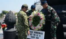 Danrem 072/Pamungkas Dampingi Panglima TNI Ziarah ke Makam Panglima Besar Jenderal Soedirman di TMP Kusumanegara Yogyakarta 