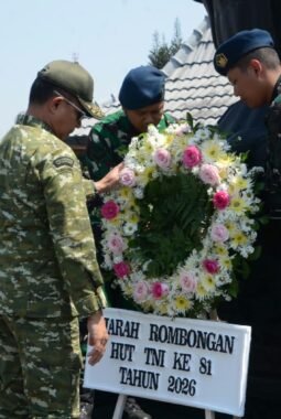 Danrem 072/Pamungkas Dampingi Panglima TNI Ziarah ke Makam Panglima Besar Jenderal Soedirman di TMP Kusumanegara Yogyakarta 