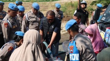 Bidpropam Polda Jateng Salurkan 25 Ribu Liter Air Bersih untuk Warga Wonogiri