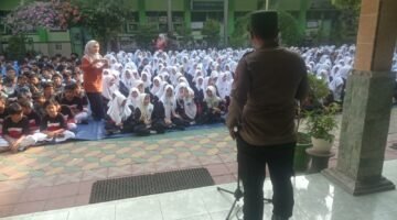 669 Pelajar SMPN 1 Gemolong Dibekali Polisi, Bullying hingga Tertib Lalu Lintas Jadi Sorotan