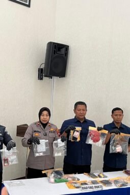 Konfrensi pers Periode Agustus-September 2026, Sat Res Narkoba Polres Semarang amankan Pasutri.