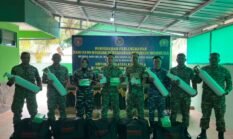 Perkuat Penanganan Karhutla, Korem 101/Antasari Kembali Bagikan APD ke Personel TNI dan Relawan