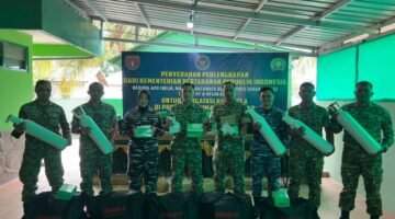 Perkuat Penanganan Karhutla, Korem 101/Antasari Kembali Bagikan APD ke Personel TNI dan Relawan