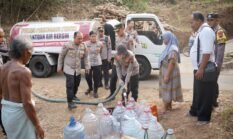Polres Purworejo Salurkan 4.000 Liter Air Bersih untuk Warga Terdampak Kekeringan