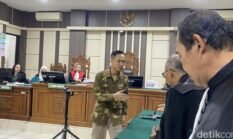 Mantan Bupati Cilacap Dituntut 7 Tahun Denda Rp 400 Juta & Mantan Sekda Dituntut 4 Tahun Penjara